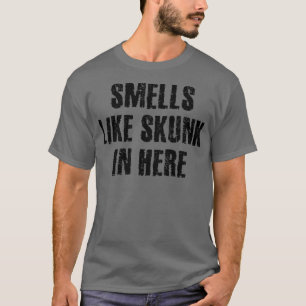Ruikt naar stinkdier hier 2 t-shirt