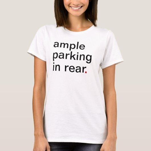 ruim parkeerterrein aan de achterkant. t-shirt (Voorkant)