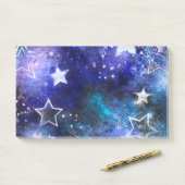 Ruimte-achtergrond met sterren post-it® notes (Op bureau)