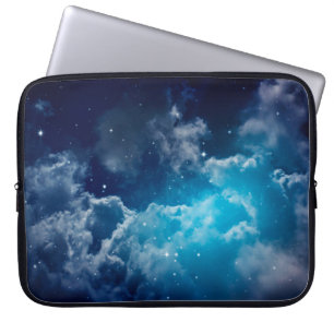 Ruimte in de nachtelijke hemel met wolken en sterr laptop sleeve