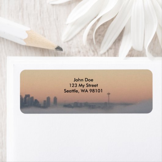 Ruimte Naald boven het etiket van het mistadres (Insitu)