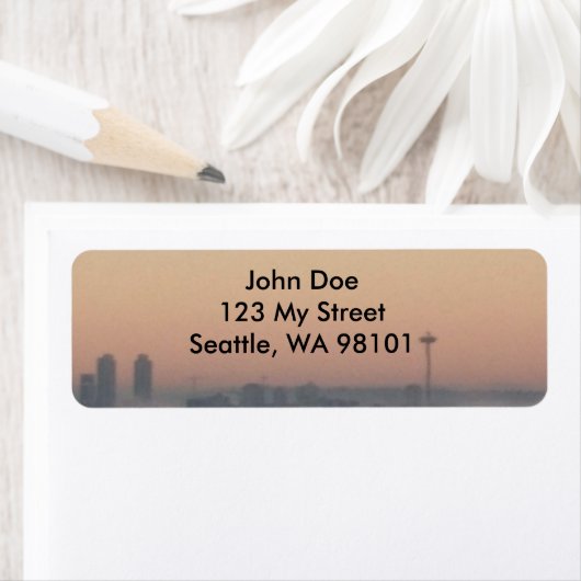 Ruimte Naald boven het etiket van het mistadres (Insitu)