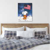 RUIMTE | Snoopy met vlagastronaut Canvas Afdruk (Insitu (Slaapkamer))