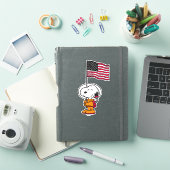 RUIMTE | Snoopy met vlagastronaut Sticker (iPad Cover)