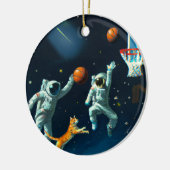 Ruimtecatten Astronauten die met kerst op Basketba Keramisch Ornament (Links)