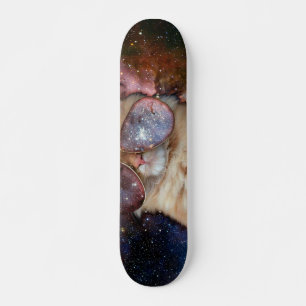 Ruimtekat met zonnebril persoonlijk skateboard