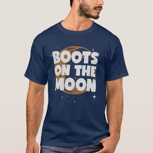 Ruimtekrachtschoenen op de maan t-shirt (Voorkant)