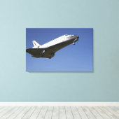 RuimtependelAtlantis nadert baan 33 2 Canvas Afdruk (Insitu (Houten vloer))