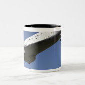 RuimtependelAtlantis nadert baan 33 2 Tweekleurige Koffiemok (Center)