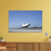 RuimtependelAtlantis nadert baan 33 Canvas Afdruk (Insitu (Woonkamer))