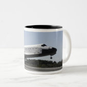 RuimtependelAtlantis raakt 3 Tweekleurige Koffiemok (Voorkant rechts)