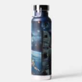 Ruimteschepen en een astronaut in de ruimte waterfles (Rechts)