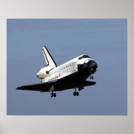 Ruimteshuttle Endeavor Prepares to Land (STS-108) Poster (Voorkant)