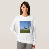 Ruimteshuttle Endeavor wordt omgeven door een wind T-shirt (Voorkant volledig)