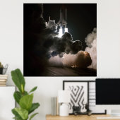 Ruimtesluiting Challenger Night Launch (STS-8) Poster (Thuiskantoor)