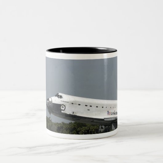 Ruimtesluiting Endeavor raakt omlaag Tweekleurige Koffiemok (Center)