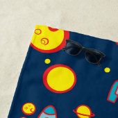 Ruimtethema voor jongens in blauw rood en geel naa strandlaken (In situ)