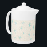 Ruimtetijdperk Turquoise Starbursts Tea Pot Theepot<br><div class="desc">Deze Space Age Turquoise Starbursts Tea Pot kenmerkt blauwe starbursts op een grillige achtergrond met gouden gekleurde spiegels. Dit ontwerp is geïnspireerd door een klassiek modern gerecht uit het midden van de eeuw en heeft een authentiek schilderij. De retro kitschy goedheid zal je het gevoel geven dat je over een...</div>