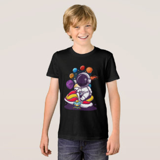 Ruimtevaarder die een futuristische ruimtefiets be Tri-Blend shirt