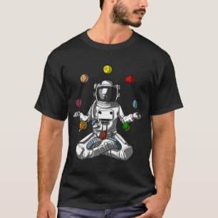 Ruimtevaarder die met planeten jongleert t-shirt