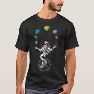 Ruimtevaarder die ruimteplaneten jongleert t-shirt
