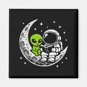 Ruimtevaarder leest boek alien maan ruimte  magneet