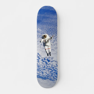 Ruimtevaarder ruimtewandeling skateboard
