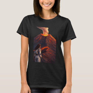 Ruimtevaarder tegenover uitbarstende vulkaan t-shirt