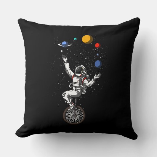 Ruimtevaartastronaut Juggling Planeten Cosmische a Kussen (Voorkant)