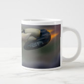 Ruimtevaartuigen die door een planeet vliegen grote koffiekop (Rechts)