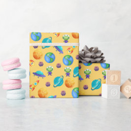 Ruimteverkenners op geel cadeaupapier
