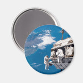 Ruimtewandeling van de astronaut boven de aarde magneet (Voorkant / Achterkant)