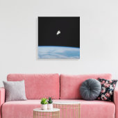 Ruimtewandelingen van astronauten boven de aarde canvas afdruk (Insitu (Woonkamer))