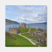 Ruins van Urquhart Castle langs Loch Ness, Schotla