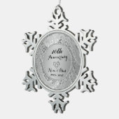 Ruiten en Zilver 10e Jubileum voor bruiloft Tin Sneeuwvlok Ornament (Rechts)