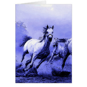Ruitende paarden en blauw motorlicht