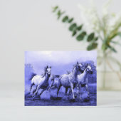 Ruitende paarden en blauw motorlicht briefkaart (Staand voorkant)