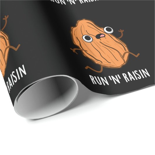 run N Raisin Funny Food Pun Dark BG Cadeaupapier (Rol Hoek)