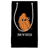 run N Raisin Funny Food Pun Dark BG Klein Cadeauzakje (Voorkant)
