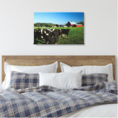 Rundvee met Rode Barn en de berg Rainier Canvas Afdruk (Insitu (Slaapkamer))