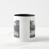 Rundveer met een vijver met twee cowboys. mok (Midden)