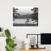 Rundveer met een vijver met twee cowboys. poster (Thuiskantoor)