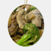 Rundvlees, broccoli en champignonbroed keramisch ornament (Links)