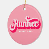 Runher Running Pink Bold Retro Font Motivational Keramisch Ornament (Links)