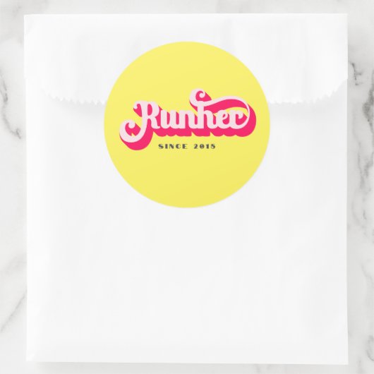 Runher Running Pink Bold Retro Font Motivational Ronde Sticker (Tas)