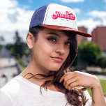 Runher Running Pink Bold Retro Font Motivational Trucker Pet<br><div class="desc">Deze trucker hoed omarmt vrouw runners met zijn eenvoudige maar stijlvolle ontwerp. De minimalistische stijl past perfect bij uw favoriete leggings, jeans of joggers voor dagelijks draag gebruik. Dit pet is meer dan zomaar een basic in je kast, het is een kampioen van vrouw empowerment met zijn gedurfde boodschap op...</div>