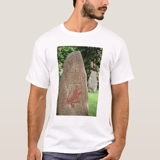 Runic stone t-shirt (Voorkant)