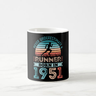 Runner geboren in 1951 70th Birthday Gift Running  Koffiemok