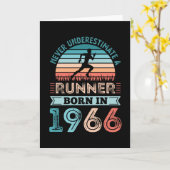 Runner geboren in 1966 60th Birthday Gift Running Kaart (Gele Bloem)