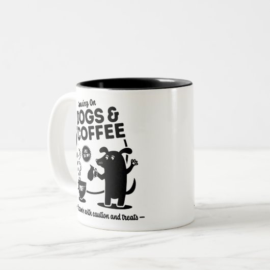 Running on Dogs and Coffee 11 oz. Tweekleurige Koffiemok (Voorkant links)